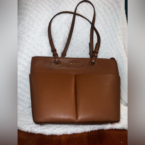 Michael Kors Bedford purse - Picture 4 of 17